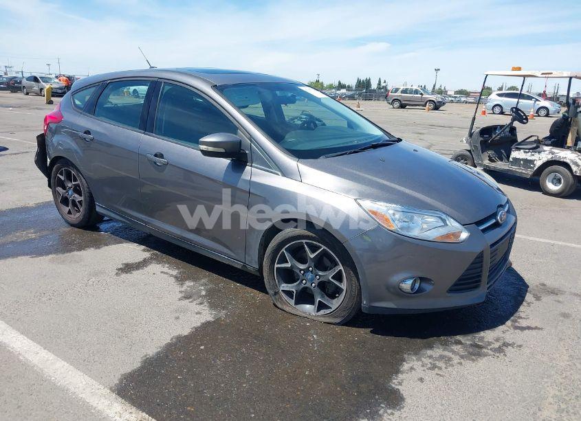 2013 Ford Focus SE (VIN 1FADP3K29DL190825) main photo