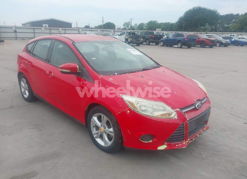 2013 Ford Focus SE (VIN 1FADP3K29DL204383) main photo