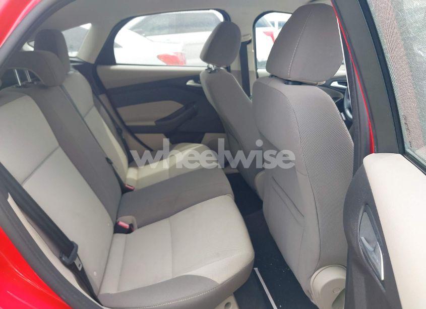 Photo 8 of 2013 Ford Focus SE (VIN 1FADP3K29DL204383)