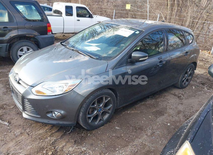 Photo 2 of 2013 Ford Focus SE (VIN 1FADP3K29DL224701)