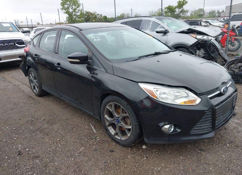 2013 Ford Focus SE (VIN 1FADP3K29DL247704) main photo