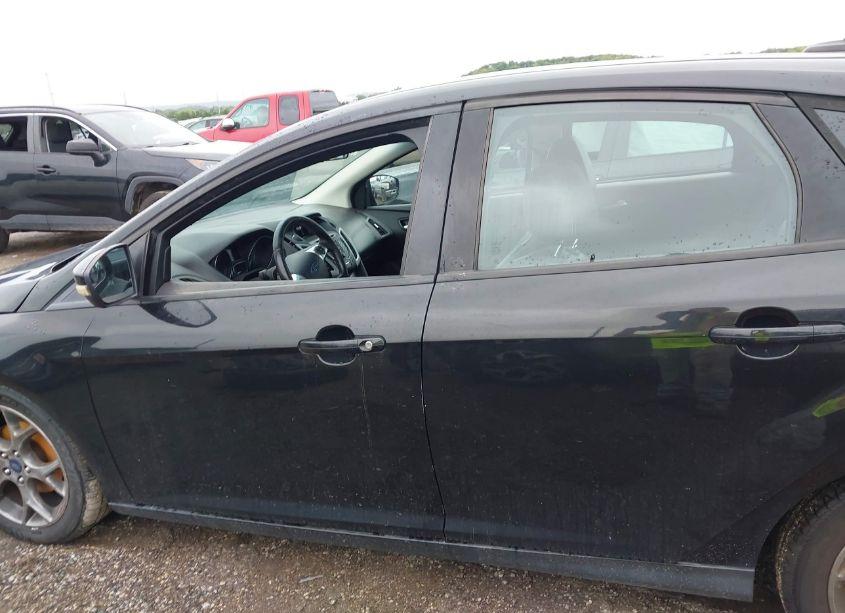 Photo 14 of 2013 Ford Focus SE (VIN 1FADP3K29DL247704)