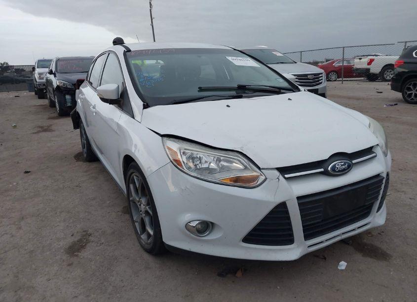 2013 Ford Focus SE (VIN 1FADP3K29DL263045) main photo