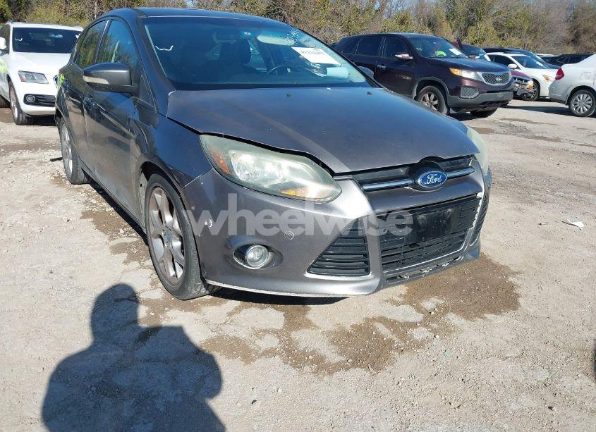 2013 Ford Focus SE (VIN 1FADP3K29DL266351) main photo