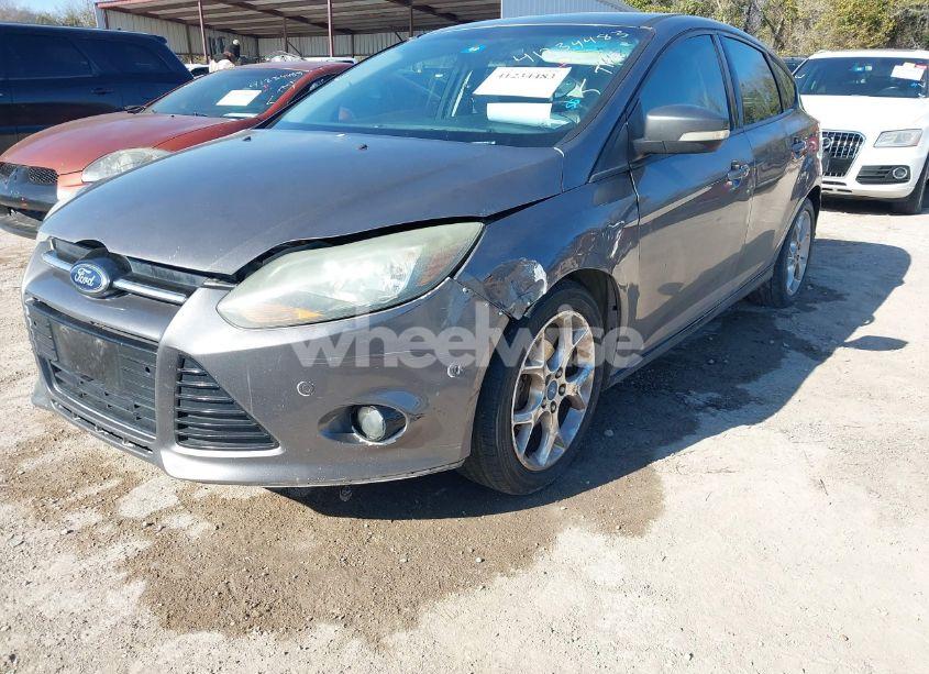 Photo 2 of 2013 Ford Focus SE (VIN 1FADP3K29DL266351)