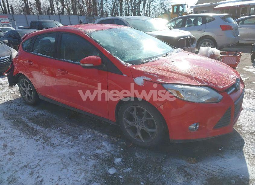 2013 Ford Focus SE (VIN 1FADP3K29DL267631) main photo