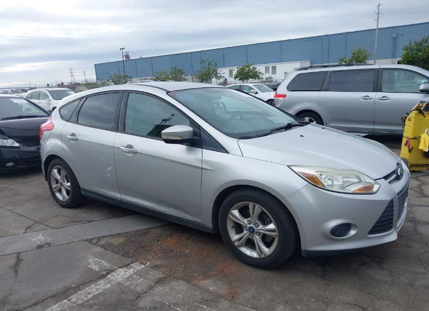 2013 Ford Focus SE (VIN 1FADP3K29DL267807) main photo