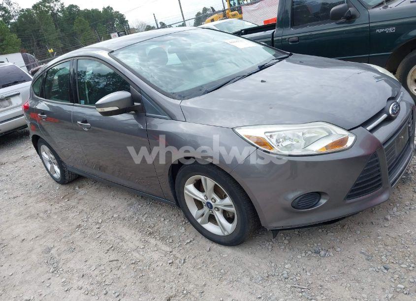 2013 Ford Focus SE (VIN 1FADP3K29DL314043) main photo