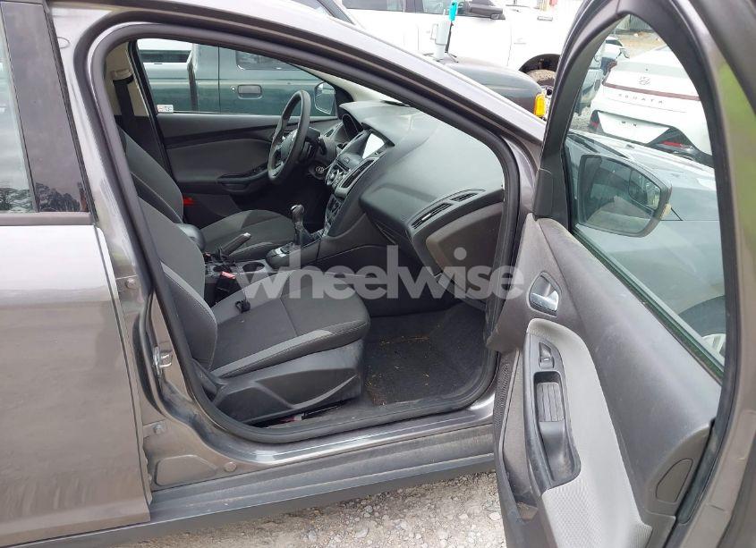 Photo 5 of 2013 Ford Focus SE (VIN 1FADP3K29DL314043)