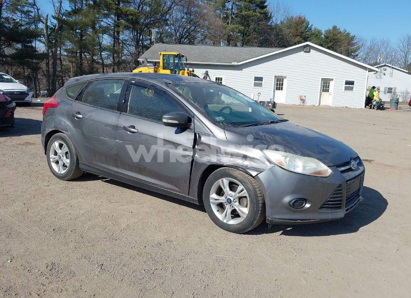 2013 Ford Focus SE (VIN 1FADP3K29DL349486) main photo