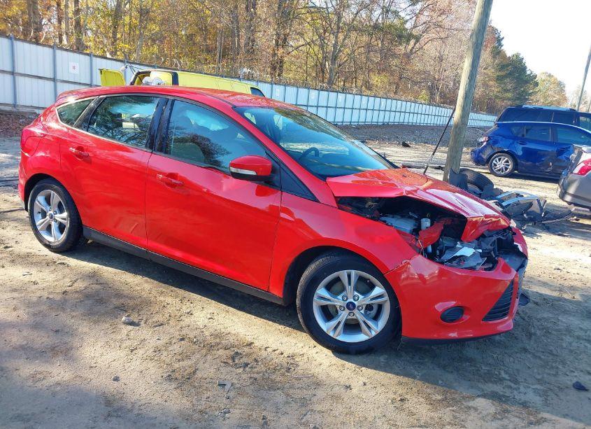 2014 Ford Focus SE (VIN 1FADP3K29EL126513) main photo