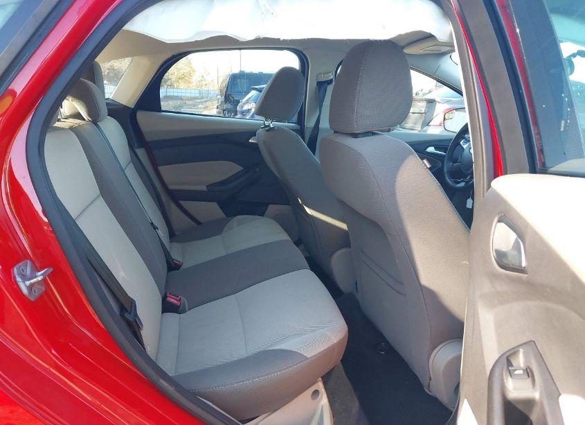 Photo 8 of 2014 Ford Focus SE (VIN 1FADP3K29EL126513)