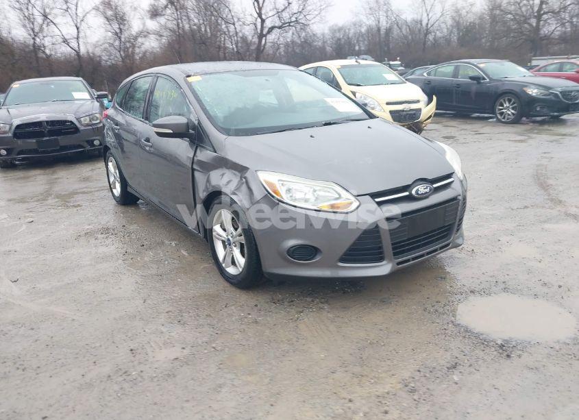 2014 Ford Focus SE (VIN 1FADP3K29EL136538) main photo