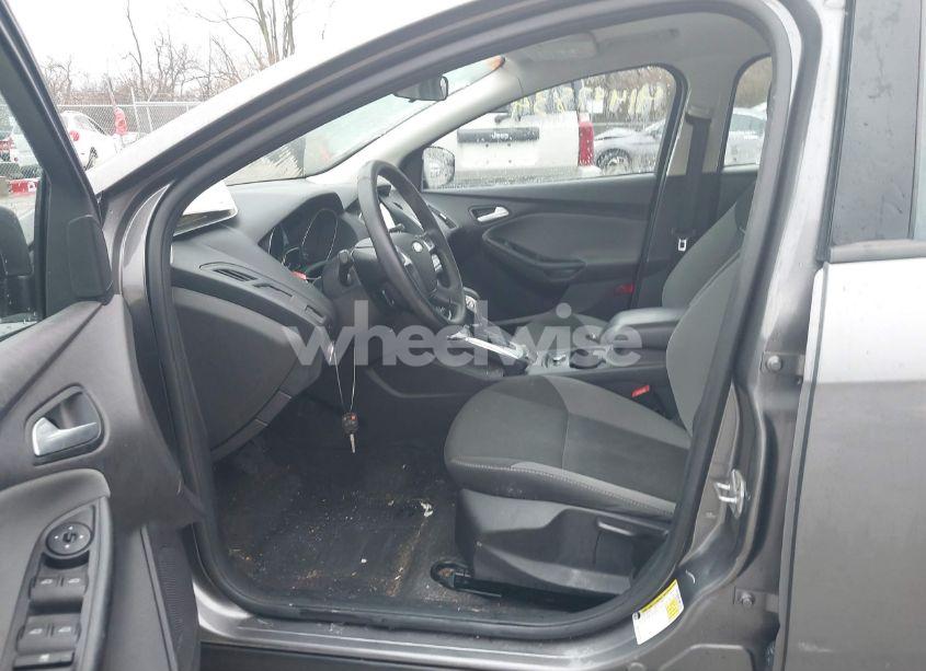 Photo 5 of 2014 Ford Focus SE (VIN 1FADP3K29EL136538)