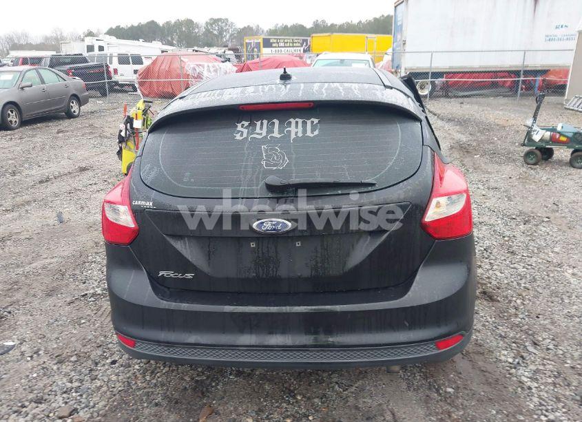 Photo 17 of 2014 Ford Focus SE (VIN 1FADP3K29EL142243)