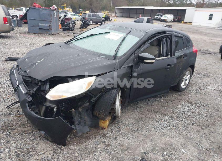 Photo 2 of 2014 Ford Focus SE (VIN 1FADP3K29EL142243)