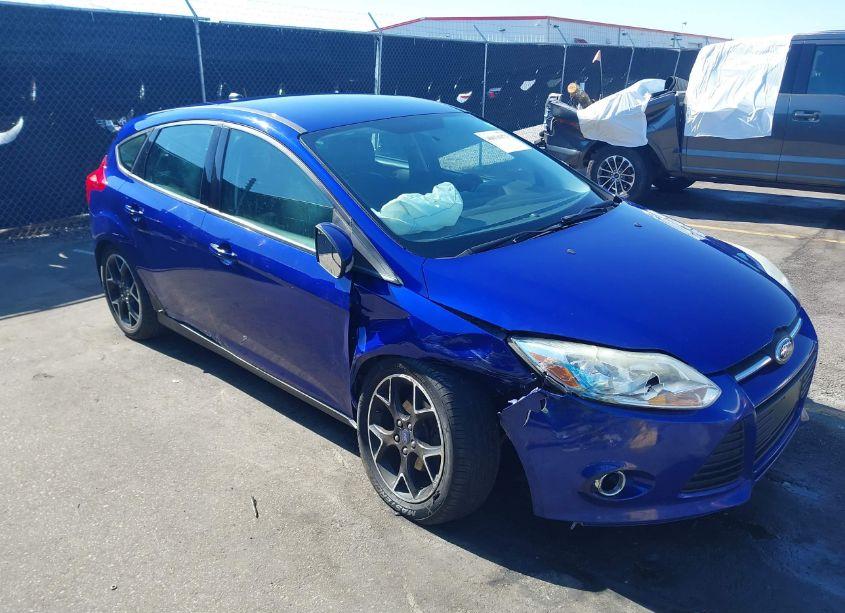 2014 Ford Focus SE (VIN 1FADP3K29EL196982) main photo