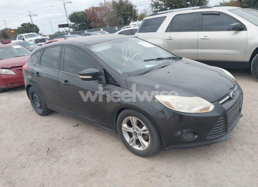 2014 Ford Focus SE (VIN 1FADP3K29EL208547) main photo