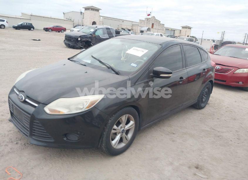 Photo 2 of 2014 Ford Focus SE (VIN 1FADP3K29EL208547)