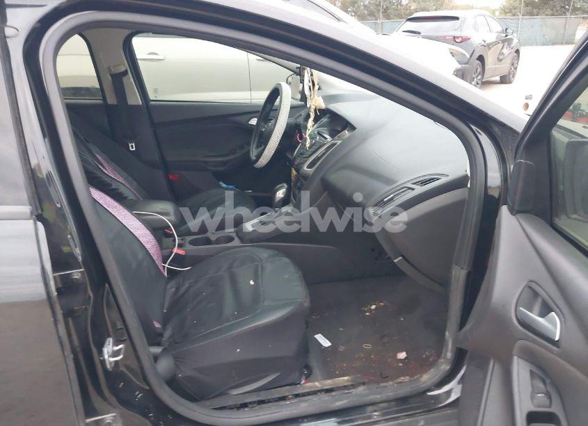 Photo 5 of 2014 Ford Focus SE (VIN 1FADP3K29EL208547)