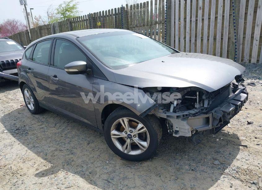 2014 Ford Focus SE (VIN 1FADP3K29EL211531) main photo