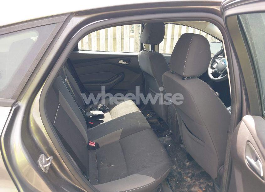 Photo 8 of 2014 Ford Focus SE (VIN 1FADP3K29EL211531)