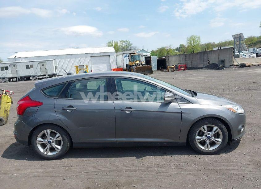 Photo 13 of 2014 Ford Focus SE (VIN 1FADP3K29EL243542)