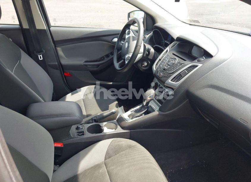 Photo 5 of 2014 Ford Focus SE (VIN 1FADP3K29EL243542)