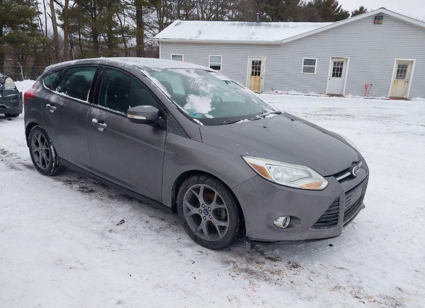 2014 Ford Focus SE (VIN 1FADP3K29EL251060) main photo
