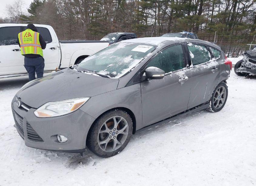 Photo 2 of 2014 Ford Focus SE (VIN 1FADP3K29EL251060)