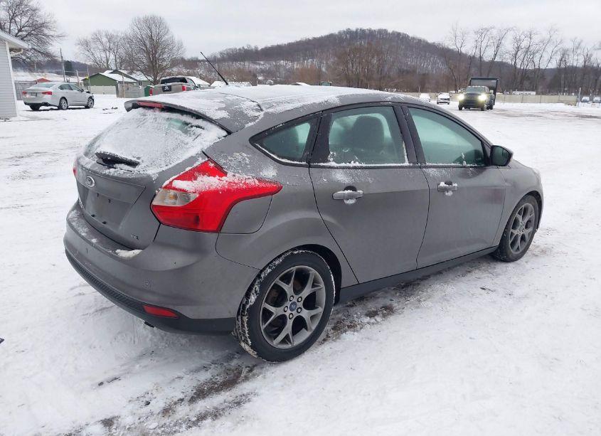 Photo 4 of 2014 Ford Focus SE (VIN 1FADP3K29EL251060)
