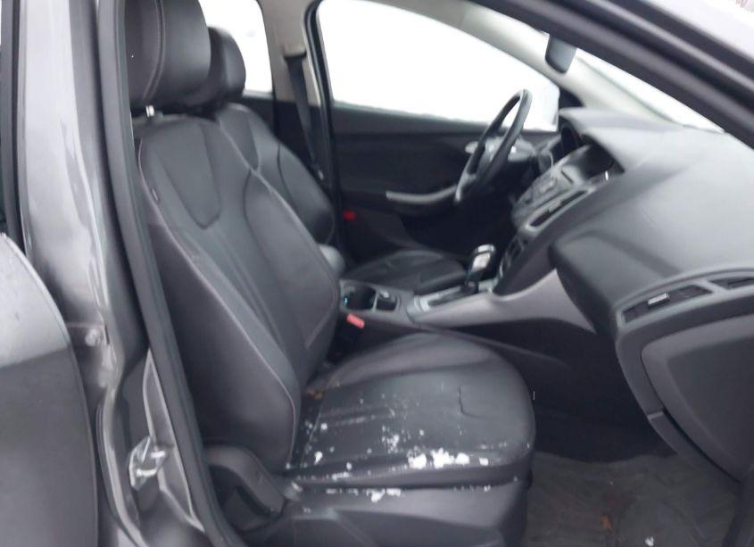 Photo 5 of 2014 Ford Focus SE (VIN 1FADP3K29EL251060)