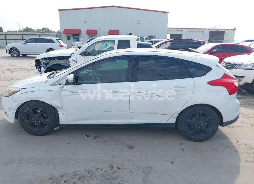 Photo 14 of 2014 Ford Focus SE (VIN 1FADP3K29EL265556)