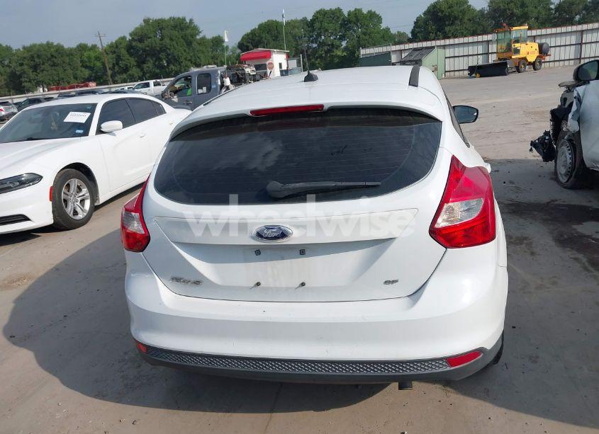 Photo 16 of 2014 Ford Focus SE (VIN 1FADP3K29EL265556)