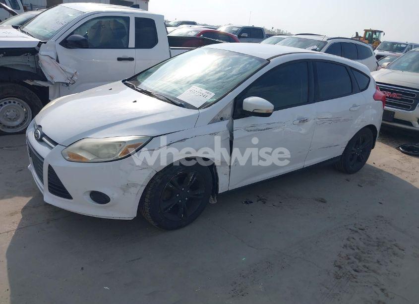 Photo 2 of 2014 Ford Focus SE (VIN 1FADP3K29EL265556)