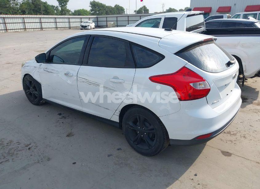 Photo 3 of 2014 Ford Focus SE (VIN 1FADP3K29EL265556)