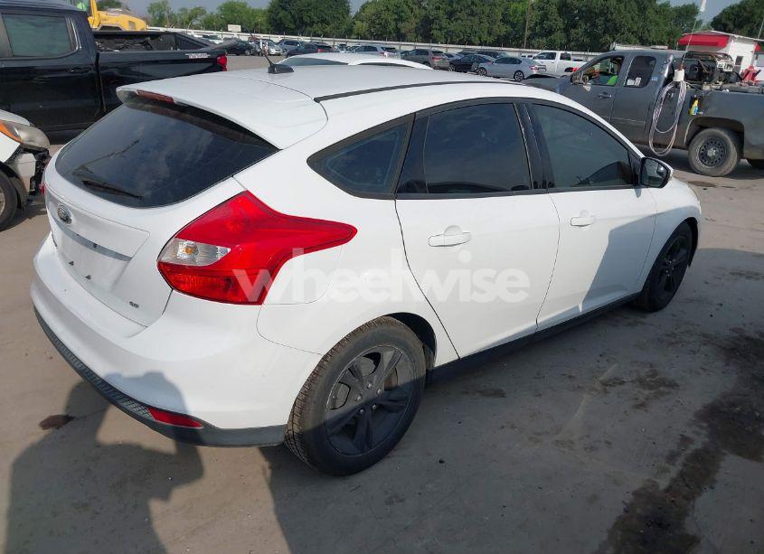 Photo 4 of 2014 Ford Focus SE (VIN 1FADP3K29EL265556)