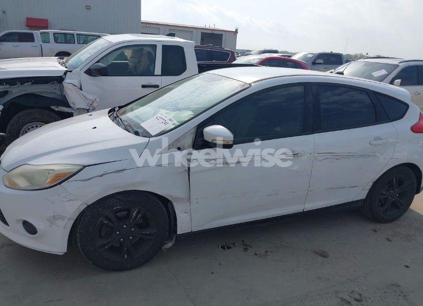 Photo 6 of 2014 Ford Focus SE (VIN 1FADP3K29EL265556)