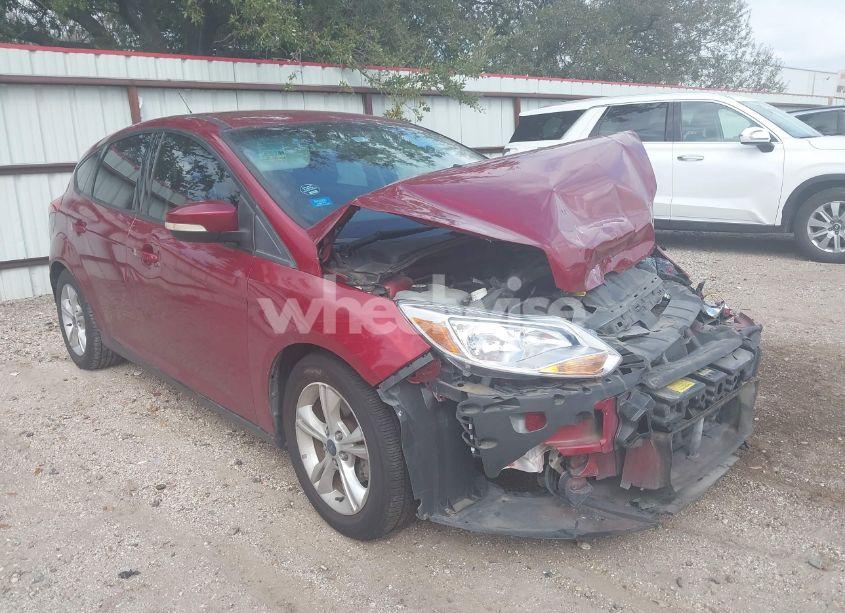 2014 Ford Focus SE (VIN 1FADP3K29EL273088) main photo