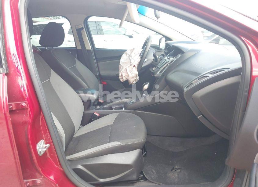 Photo 5 of 2014 Ford Focus SE (VIN 1FADP3K29EL273088)