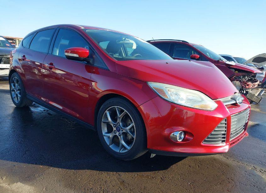 2014 Ford Focus SE (VIN 1FADP3K29EL281871) main photo