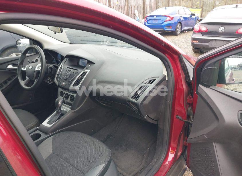 Photo 5 of 2014 Ford Focus SE (VIN 1FADP3K29EL292935)