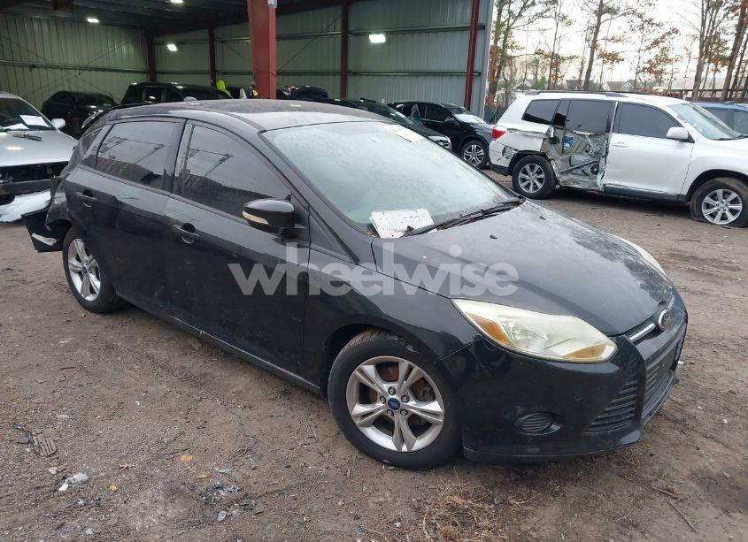 2014 Ford Focus SE (VIN 1FADP3K29EL368959) main photo