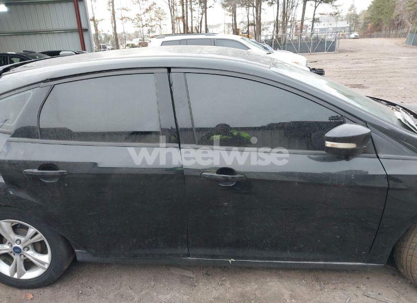 Photo 13 of 2014 Ford Focus SE (VIN 1FADP3K29EL368959)