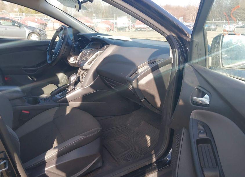 Photo 5 of 2014 Ford Focus SE (VIN 1FADP3K29EL377337)
