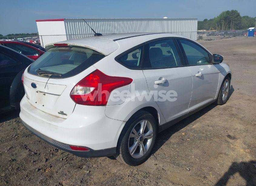 Photo 4 of 2014 Ford Focus SE (VIN 1FADP3K29EL395949)