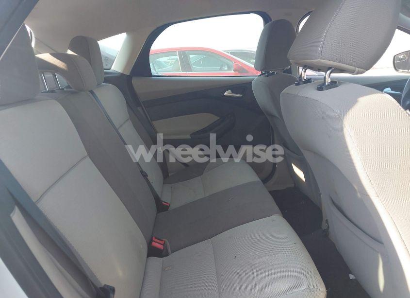 Photo 8 of 2014 Ford Focus SE (VIN 1FADP3K29EL395949)