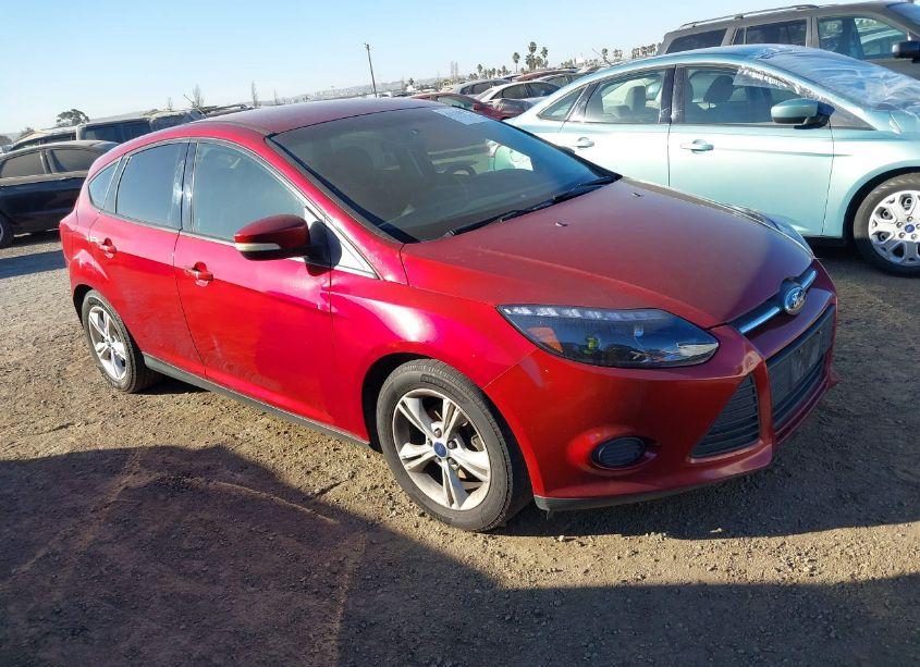 2014 Ford Focus SE (VIN 1FADP3K29EL413916) main photo