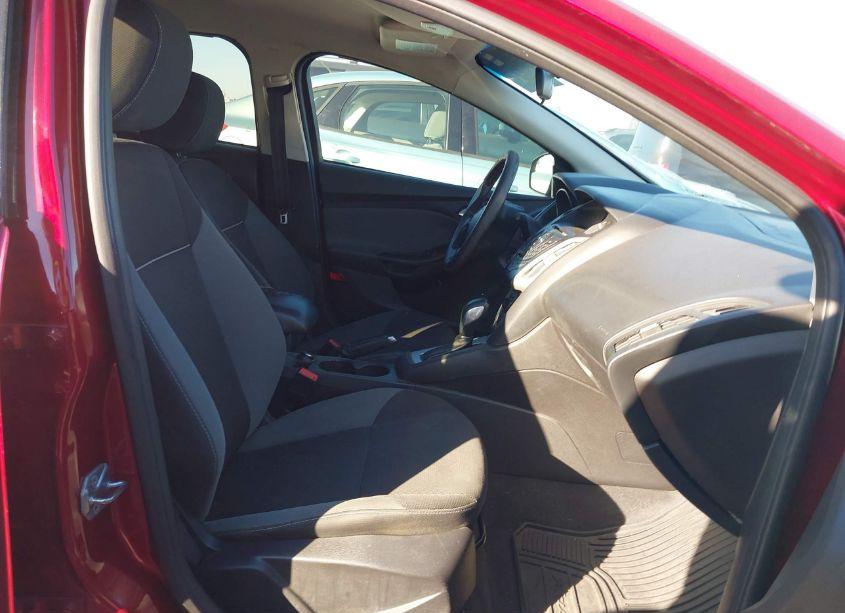 Photo 5 of 2014 Ford Focus SE (VIN 1FADP3K29EL413916)