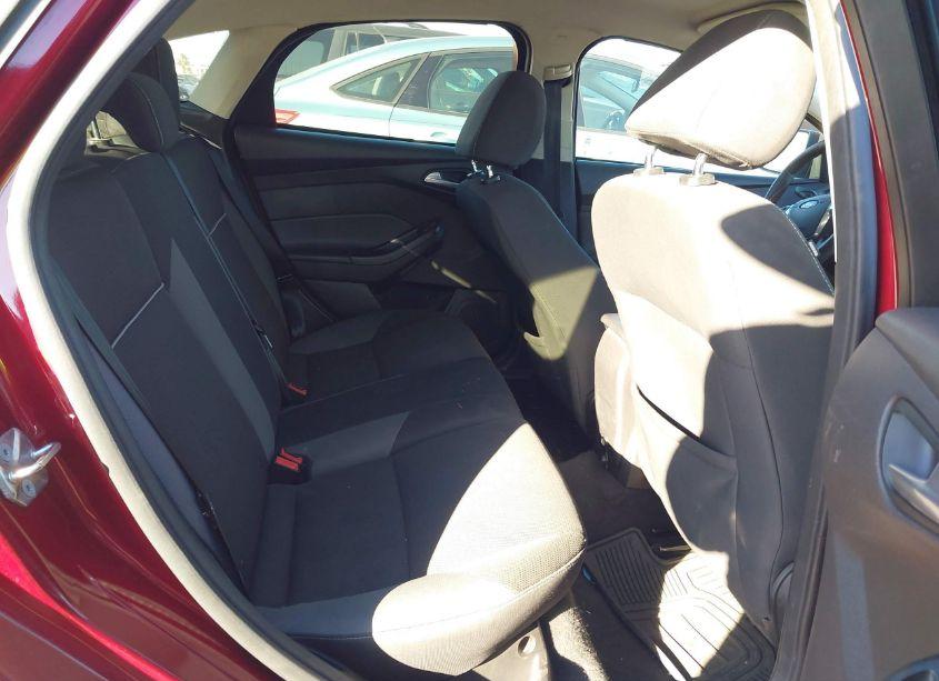 Photo 8 of 2014 Ford Focus SE (VIN 1FADP3K29EL413916)